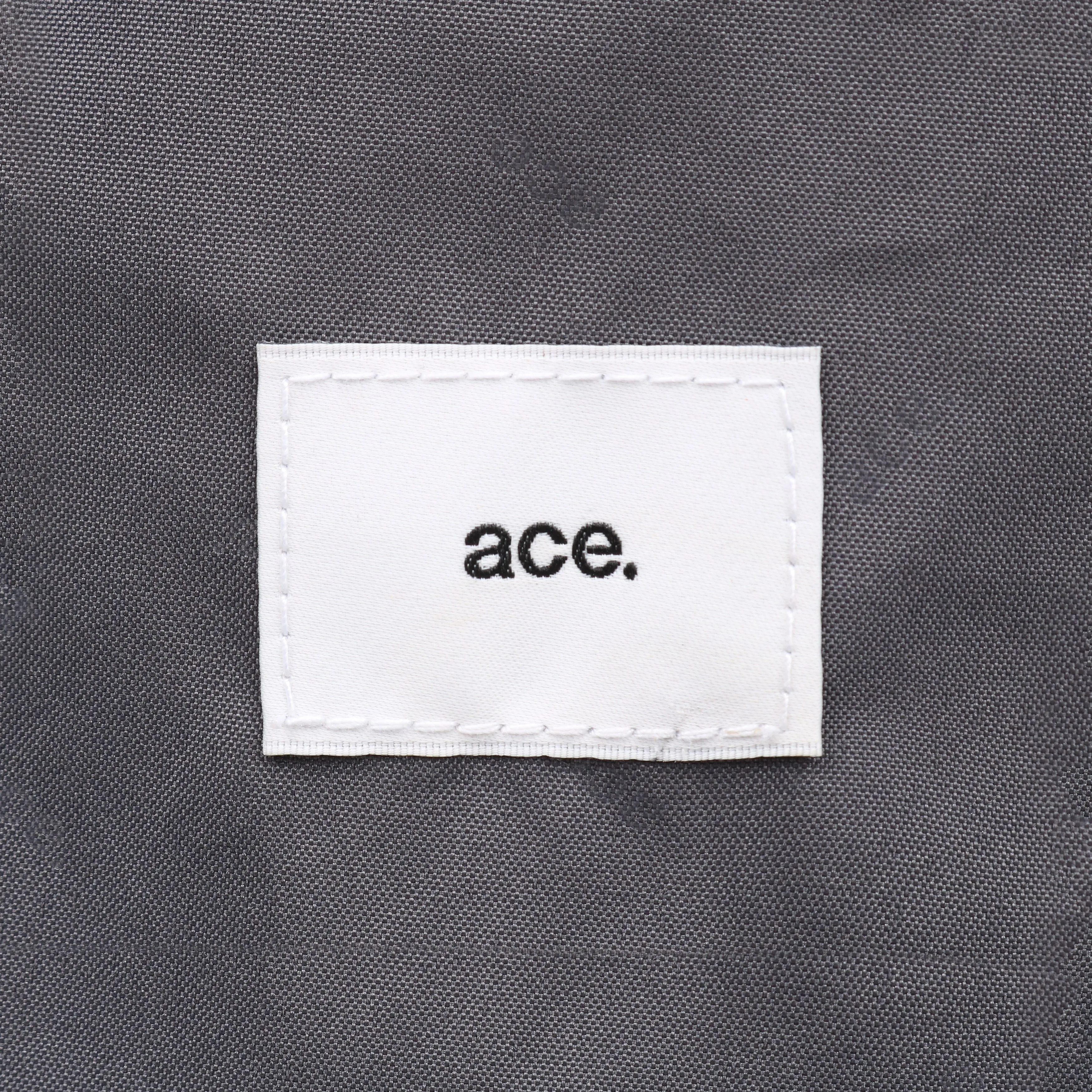ace. Garment Bag