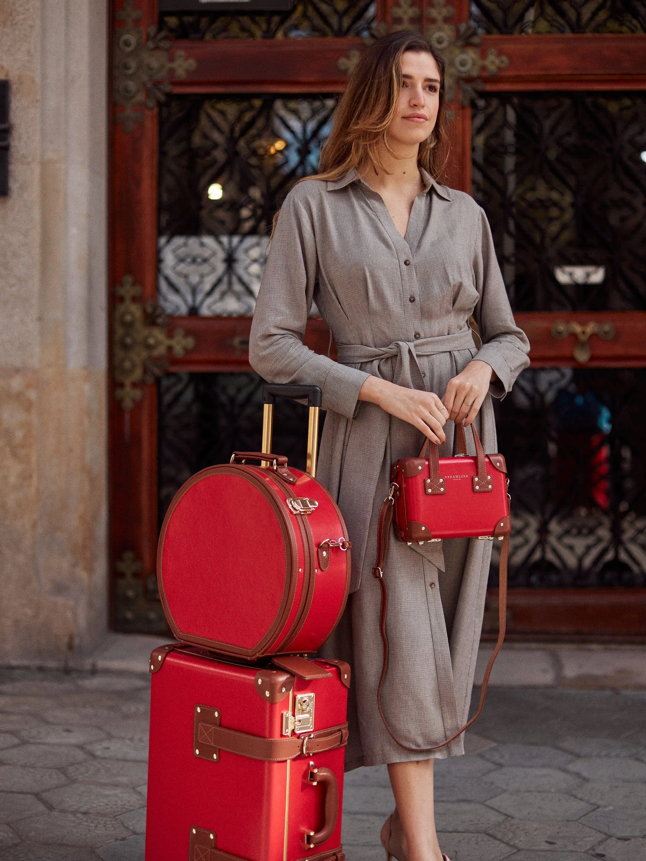 The Diplomat - Red Hatbox Large