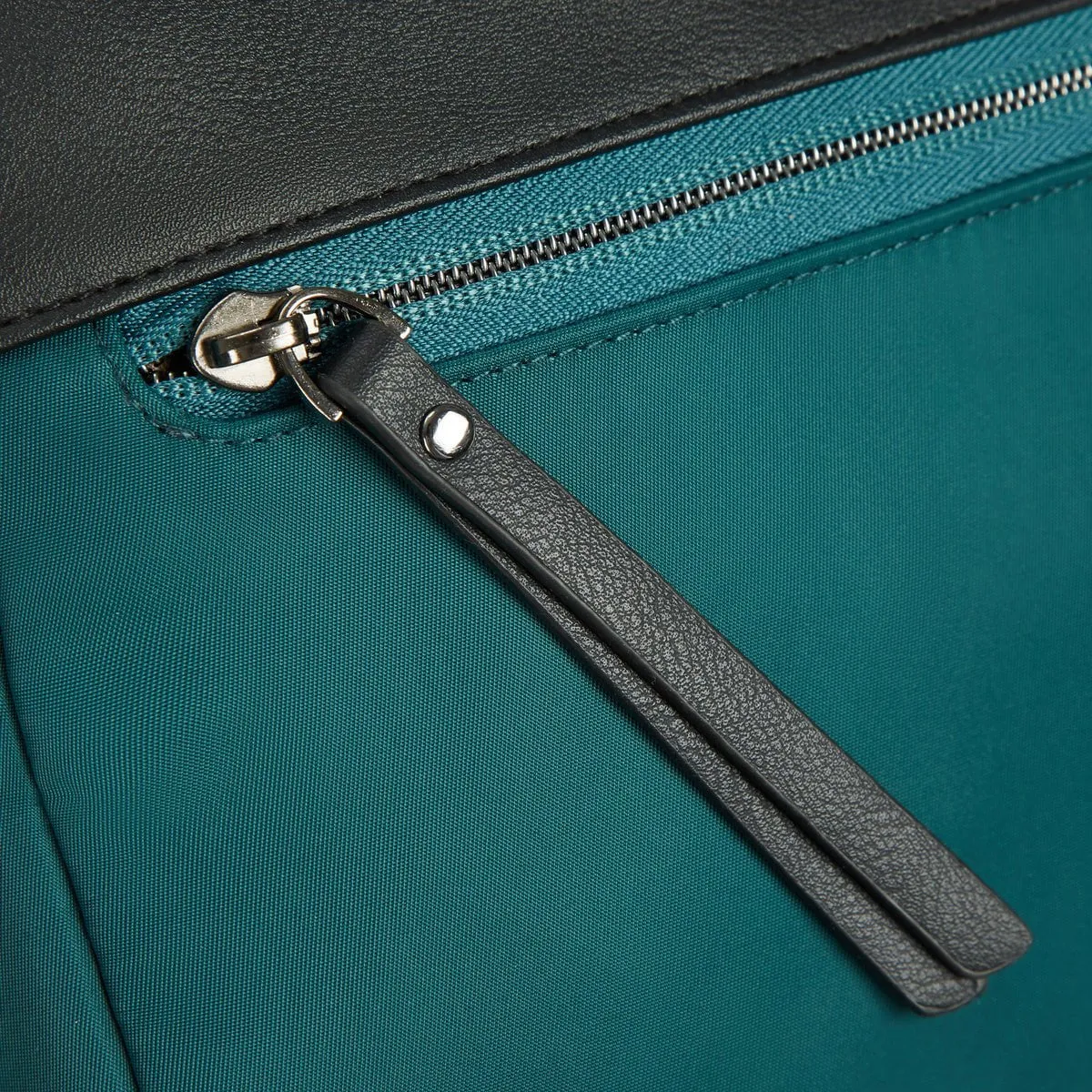 Travelon Anti-Theft Addison Small Crossbody