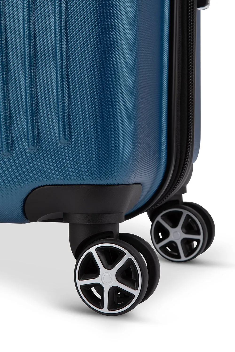 Wenger St-Moritz 28" Expandable Spinner Luggage